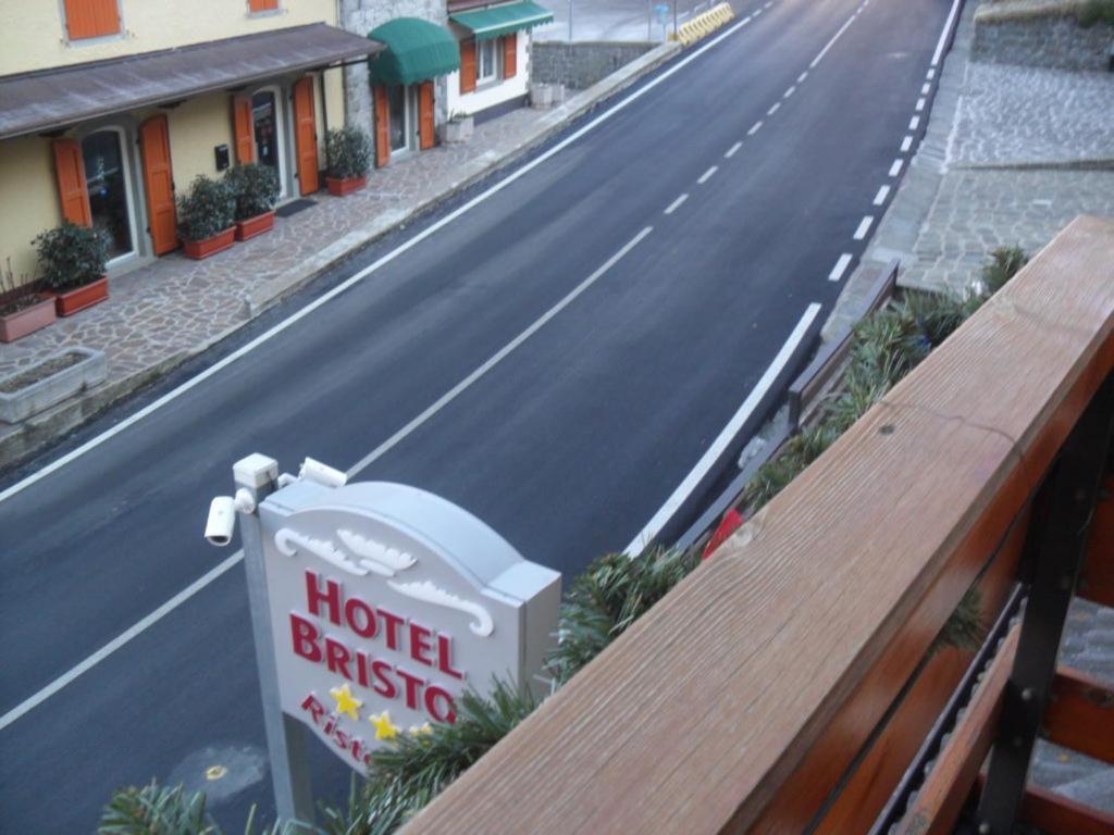 Hotel Bristol Fiumalbo Bagian luar foto